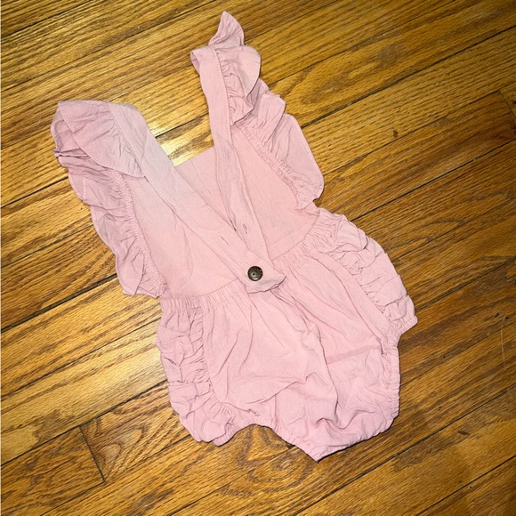 &Dusty rose pink romper ruffle sleeve adjustable straps open back - Picture 7 of 7